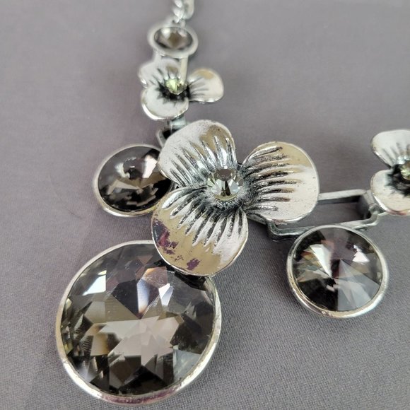 Chunky Silver Flower & Faceted Gray Rhinestone Necklace - Picture 5 of 12